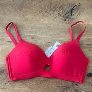 NWT Neiwai Ruby Red Soft Cup Convertible Lycra Bra  Medium 36A/36B #N212WU1122